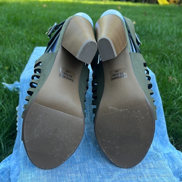 Rue 21 army green laser cut high heel sandals. Size L 8/9 - Picture 7 of 14